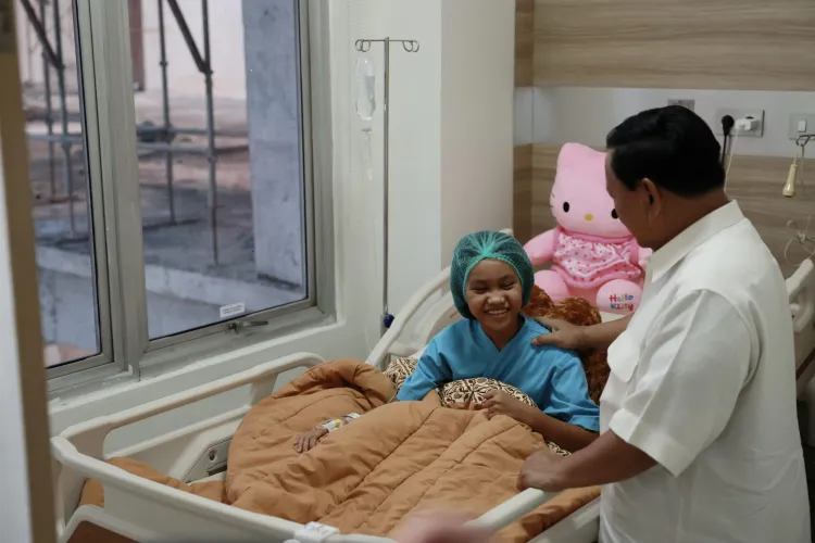 Prabowo Bantu Biaya RS Gadis Penyelamat Kucing: Saya Menangkap Getaran Semangat Nabila